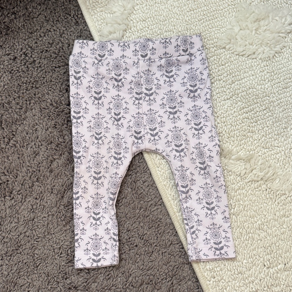 kate quinn Pink Leggings with Gray Floral Print